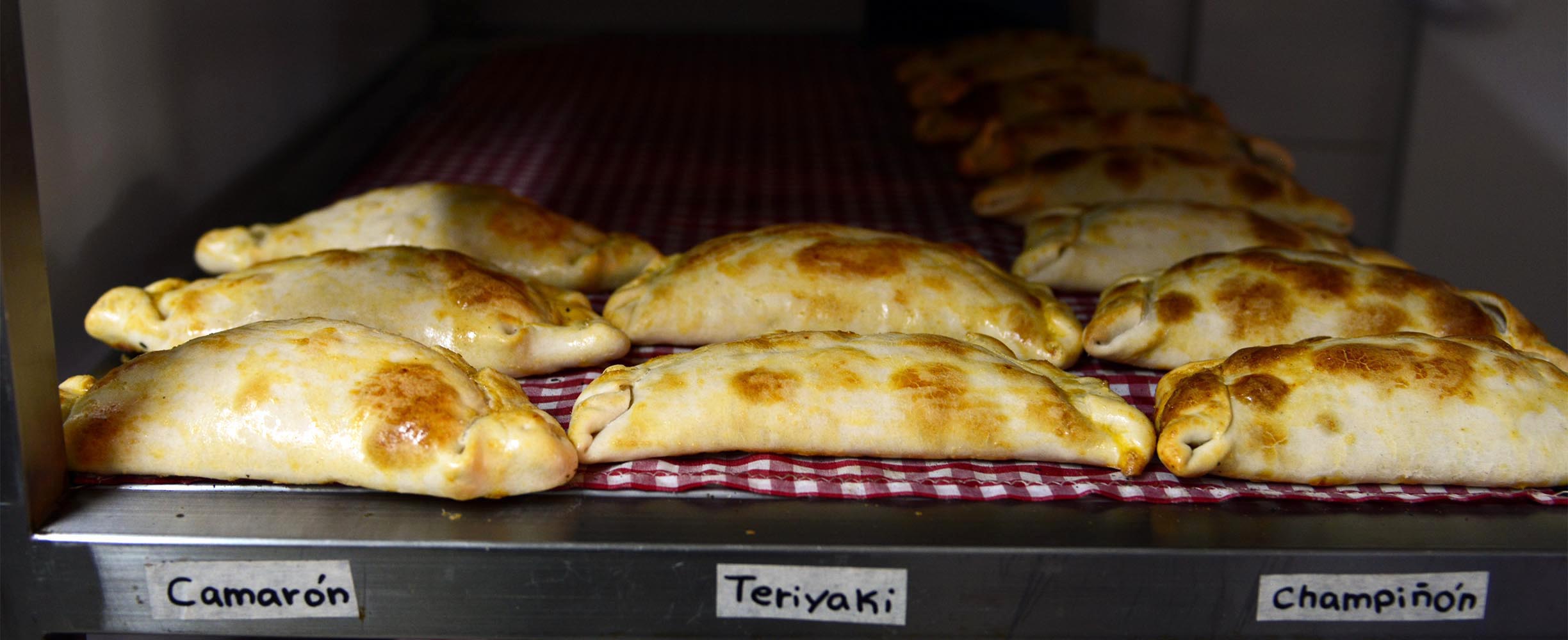 Empanadas de camarón, champiñón, y Teriyaki.